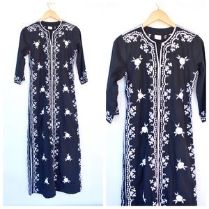 Sold// Vintage White Embroidered Hippie Caftan/ Medium